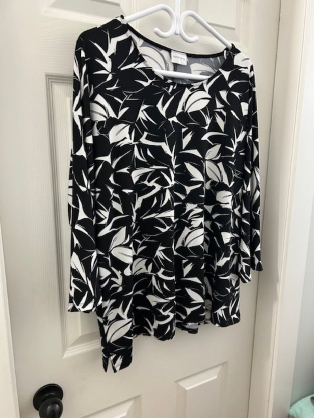 Caramely Black and White Blouse